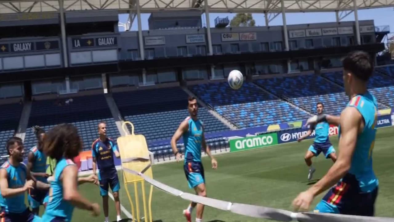Spain players enjoying a unique fusion of 'soccer tennis'. (Photo: @Sefutbol Instagram) Spain players enjoying a unique fusion of 'soccer tennis'. (Photo: @Sefutbol Instagram)