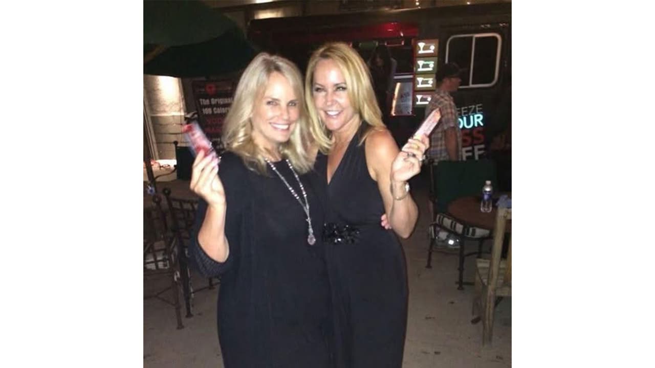 Jennifer Runyon with close friend Erin Murphy (Photo/facebook/@Erin Murphy) Jennifer Runyon with close friend Erin Murphy (Photo/facebook/@Erin Murphy)