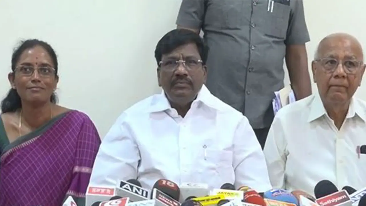 Congress MP Jothimani, Tamil Nadu Higher Education Minister Viswanathan (Photo/ANI) Congress MP Jothimani, Tamil Nadu Higher Education Minister Viswanathan (Photo/ANI)