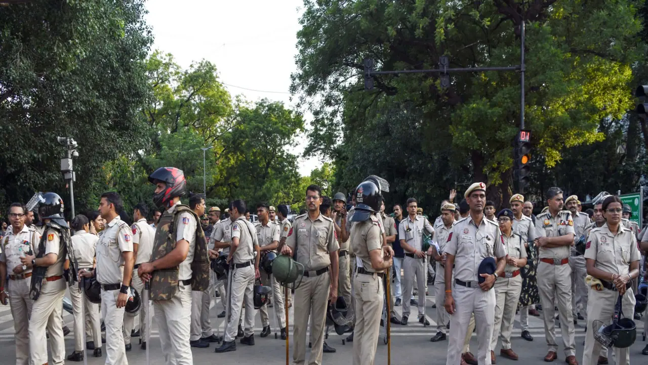 Delhi Police team at Jantar Mantar (Photo/ANI) Delhi Police team at Jantar Mantar (Photo/ANI)