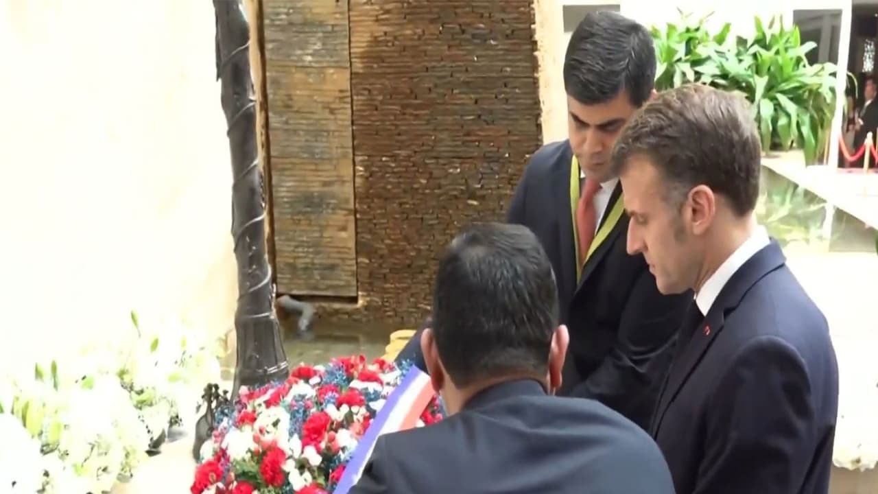 French President Emmanuel Macron lays a wreath in tribute to the victims of the 26/11 Mumbai terror attacks. (Photo: X/@Elysee) French President Emmanuel Macron lays a wreath in tribute to the victims of the 26/11 Mumbai terror attacks. (Photo: X/@Elysee)