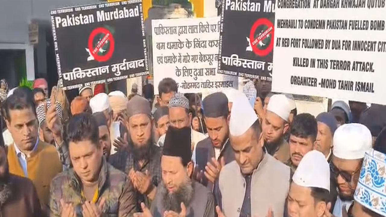 Visuals of the protest (Photo/ANI) Visuals of the protest (Photo/ANI)