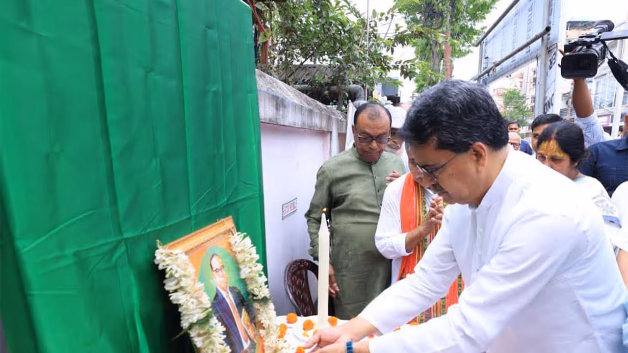 Tripura CM Manik Saha pays tribute to B.R. Ambedkar (Photo/ANI) Tripura CM Manik Saha pays tribute to B.R. Ambedkar (Photo/ANI)