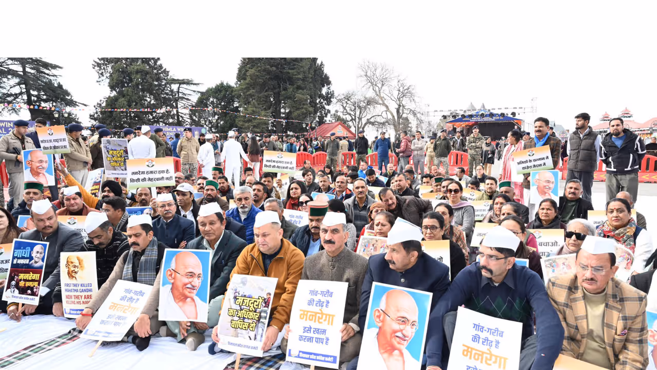 Himachal Pradesh CM Sukhvinder Singh Sukhu staging a protest in Shimla (Photo/ CMO) Himachal Pradesh CM Sukhvinder Singh Sukhu staging a protest in Shimla (Photo/ CMO)