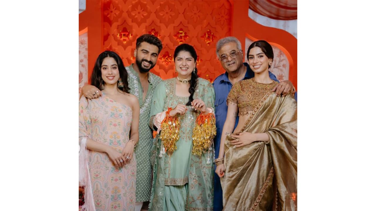 Janhvi Kapoor, Arjun Kapoor, Anshula Kapoor, Khushi Kapoor (Photo/Instagram/ @anshulakapoor) Janhvi Kapoor, Arjun Kapoor, Anshula Kapoor, Khushi Kapoor (Photo/Instagram/ @anshulakapoor)