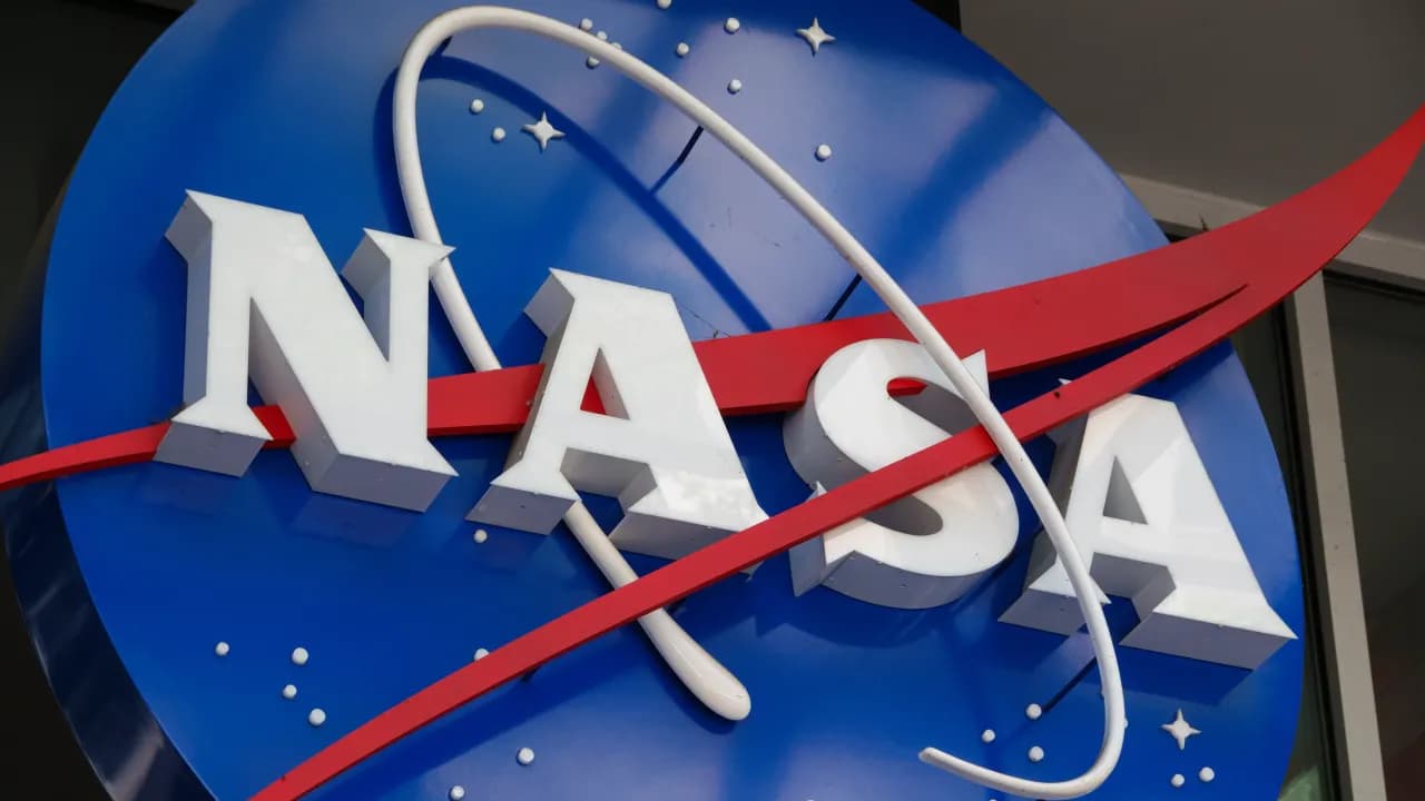 https://stocktwits.com/news articles/markets/equity/rklb fly stocks soar premarket this analyst says space sector is entering busiest era since first moon landing/cZKfLctR7dM https://stocktwits.com/news articles/markets/equity/rklb fly stocks soar premarket this analyst says space sector is entering busiest era since first moon landing/cZKfLctR7dM