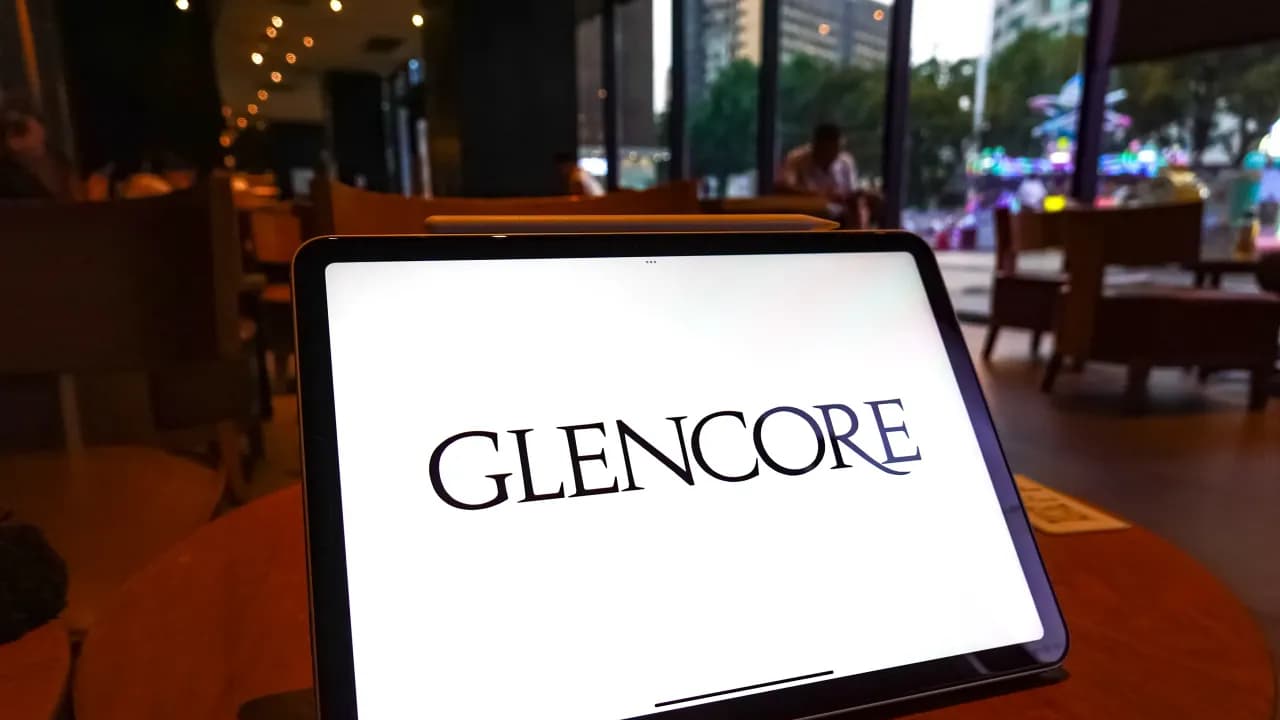 https://stocktwits.com/news articles/markets/equity/glencore scraps new york listing plan over s and p 500 inclusion doubts and will stick with london/chr1MReRdPM