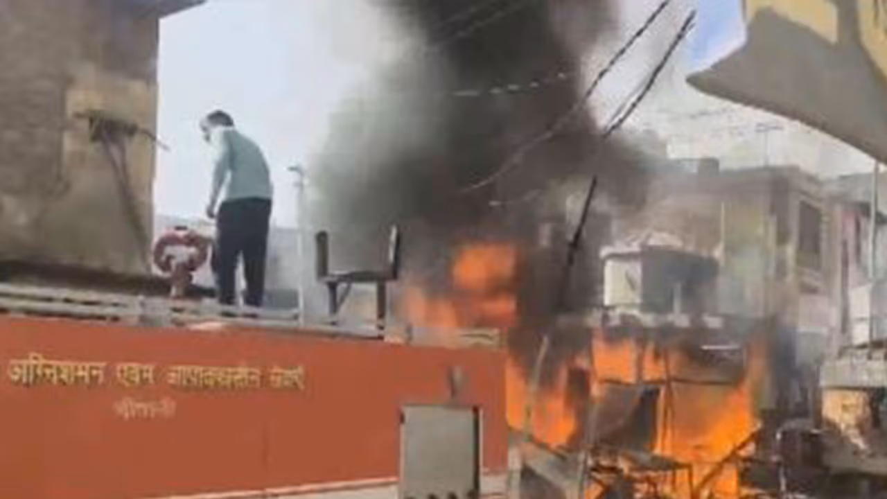 Fire breaks out at Bhiwani (Photo/ANI) Fire breaks out at Bhiwani (Photo/ANI)