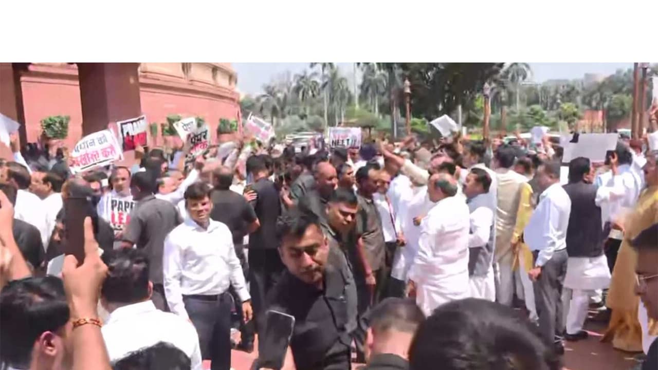 NDA, INDIA bloc face off outside parliament (Photo/ANI) NDA, INDIA bloc face off outside parliament (Photo/ANI)