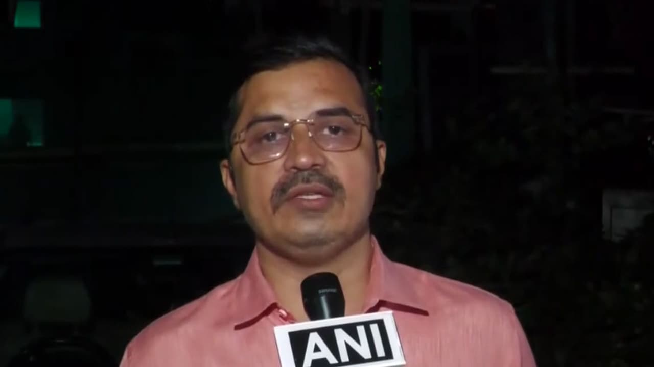 AIADMK spokesperson Kovai Sathyan (Photo/ANI) AIADMK spokesperson Kovai Sathyan (Photo/ANI)