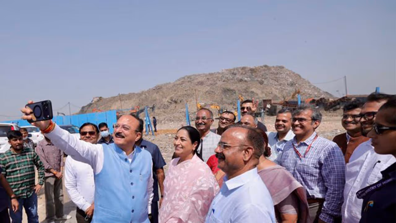 CM Rekha Gupta at Okhla landfill site (Photo/X/@gupta_rekha) CM Rekha Gupta at Okhla landfill site (Photo/X/@gupta_rekha)