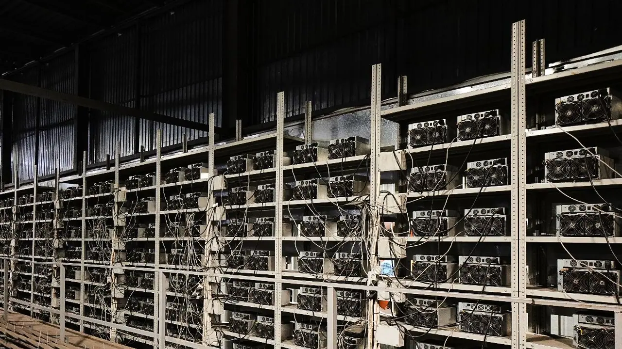 Marathon, Riot Stocks Slide As Bitcoin Dips Below $83K, February Mining Output Falls – Retail Stays Bullish