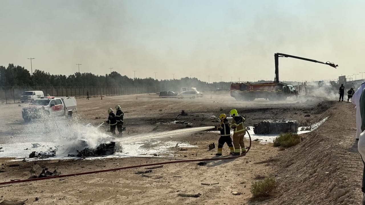 Rescue teams at Tejas crash site (Photo: X@DXBMediaOffice) Rescue teams at Tejas crash site (Photo: X@DXBMediaOffice)