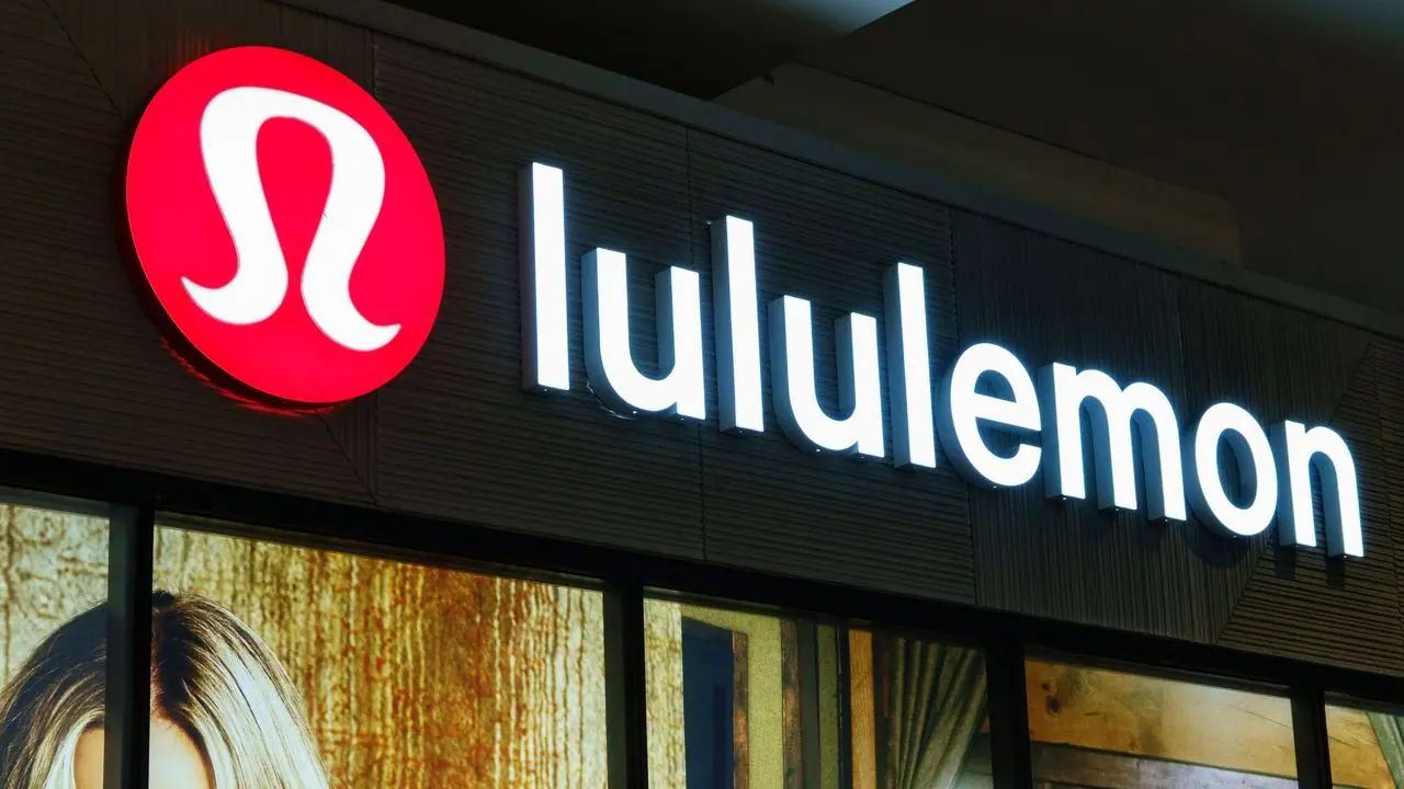 https://stocktwits.com/news articles/markets/equity/lulu stock slips overnight bmo capital sees 32 downside for lululemon even as it begins new ceo led reset/cZtetweRJy8 https://stocktwits.com/news articles/markets/equity/lulu stock slips overnight bmo capital sees 32 downside for lululemon even as it begins new ceo led reset/cZtetweRJy8