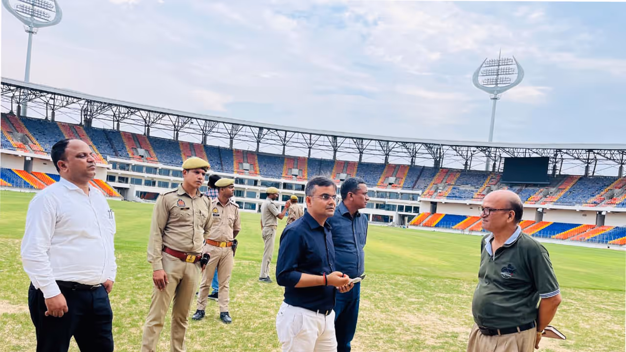 Varanasi DM Satyendra Kumar inspects under construction International Cricket Stadium in Ganjari (Photo/Varanasi Administration) Varanasi DM Satyendra Kumar inspects under construction International Cricket Stadium in Ganjari (Photo/Varanasi Administration)