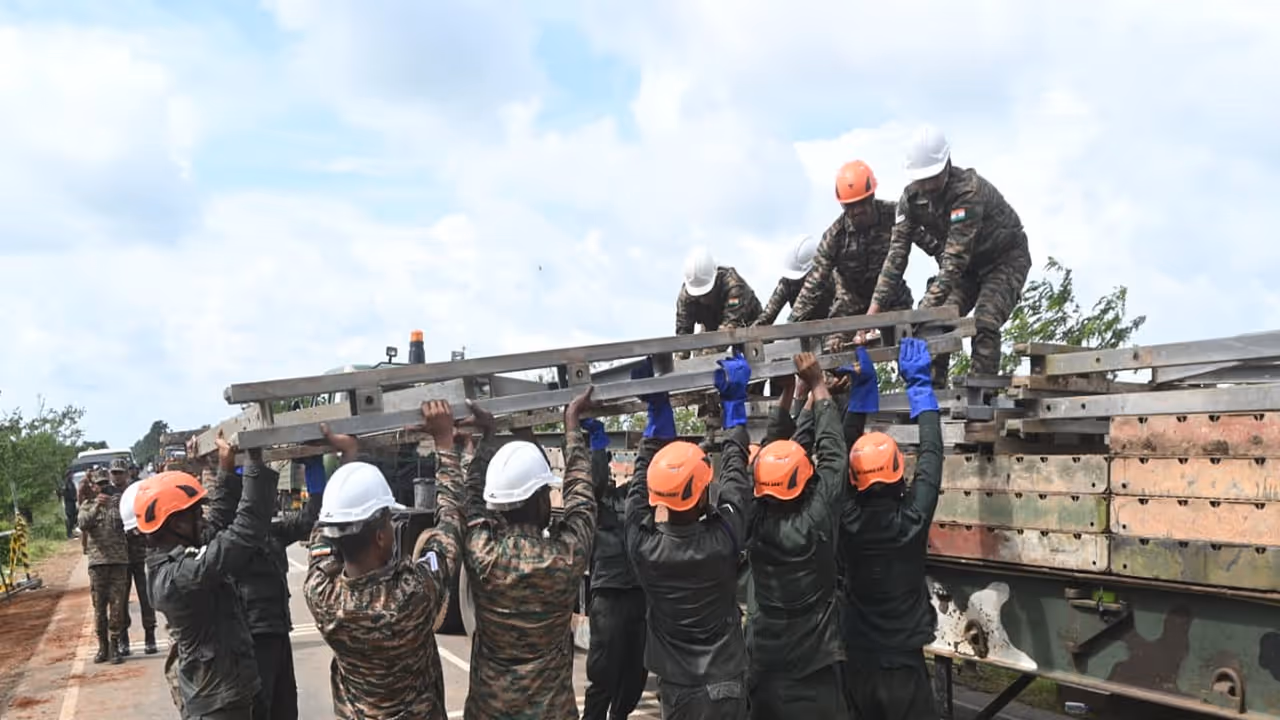 Indian Army engineers working to restore vital connectivity in Sri Lanka (Photo/ X@IndiainSL) Indian Army engineers working to restore vital connectivity in Sri Lanka (Photo/ X@IndiainSL)