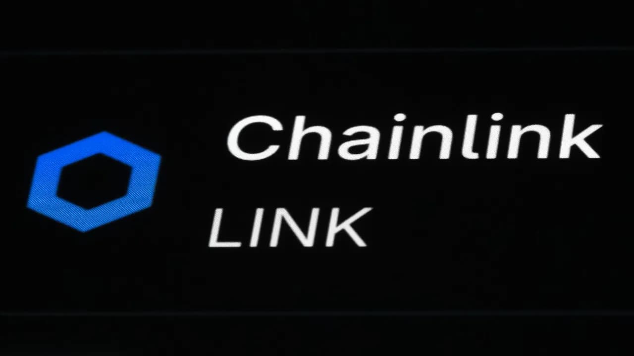 https://stocktwits.com/news articles/markets/cryptocurrency/chainlink swift advance blockchain integration for ubs tokenized funds/chDD4dRR3Bj https://stocktwits.com/news articles/markets/cryptocurrency/chainlink swift advance blockchain integration for ubs tokenized funds/chDD4dRR3Bj
