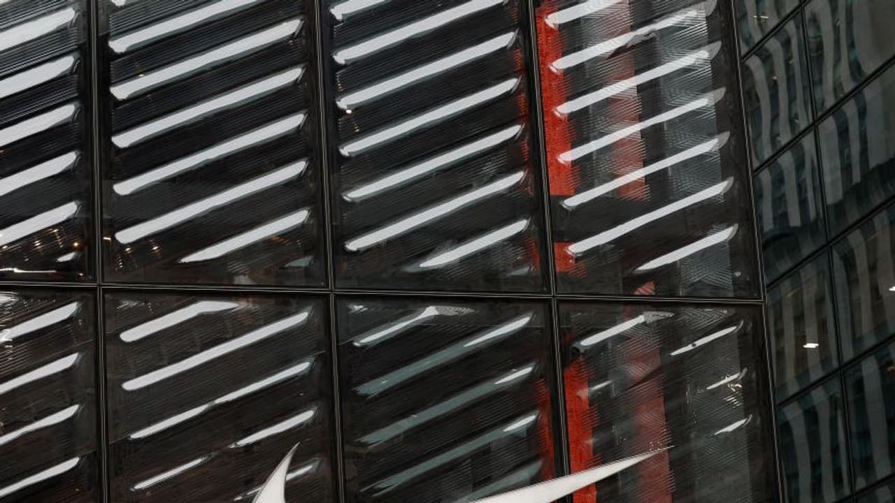 Nike Stock Falls After Investor Update and Analyst Downgrade: Retail’s Extremely Bullish