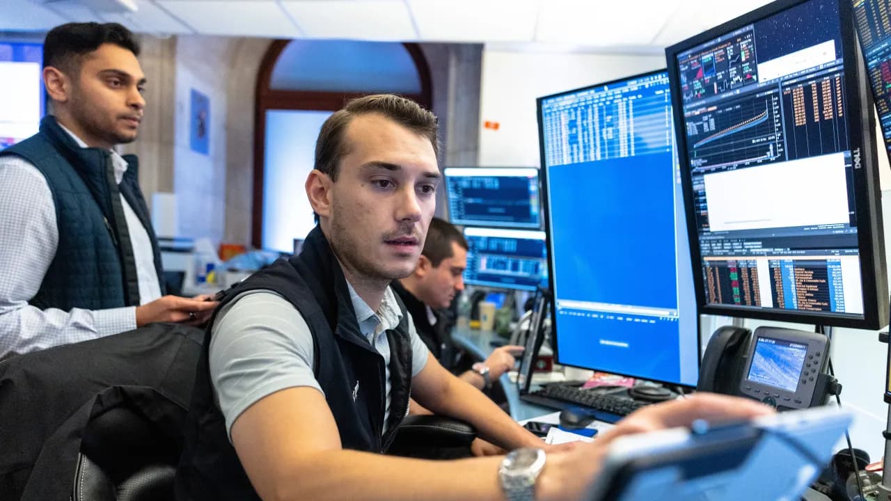 https://stocktwits.com/news articles/markets/equity/s and p 500 dow extend losses from elevated yield pressure spcx tgt aapl mu ntap in focus/cZMZLlCRBW0 https://stocktwits.com/news articles/markets/equity/s and p 500 dow extend losses from elevated yield pressure spcx tgt aapl mu ntap in focus/cZMZLlCRBW0