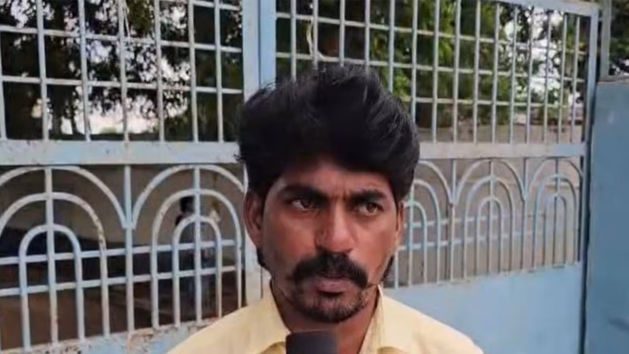 Ch Ayodhya, Contractor at Mandal Parishad Primary School in Danavaigudem (Photo/ANI) Ch Ayodhya, Contractor at Mandal Parishad Primary School in Danavaigudem (Photo/ANI)