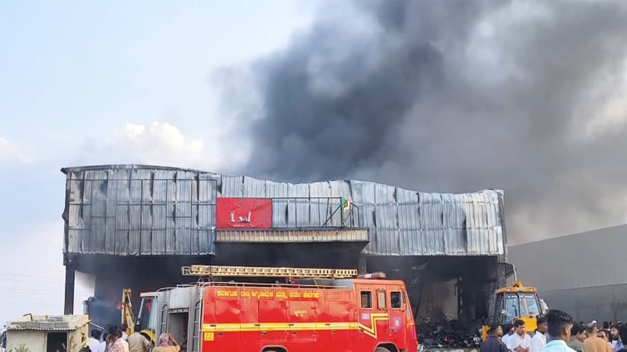 Massive fire guts warehouse in Hubballi's Kusugal Road (Photo/ANI) Massive fire guts warehouse in Hubballi's Kusugal Road (Photo/ANI)