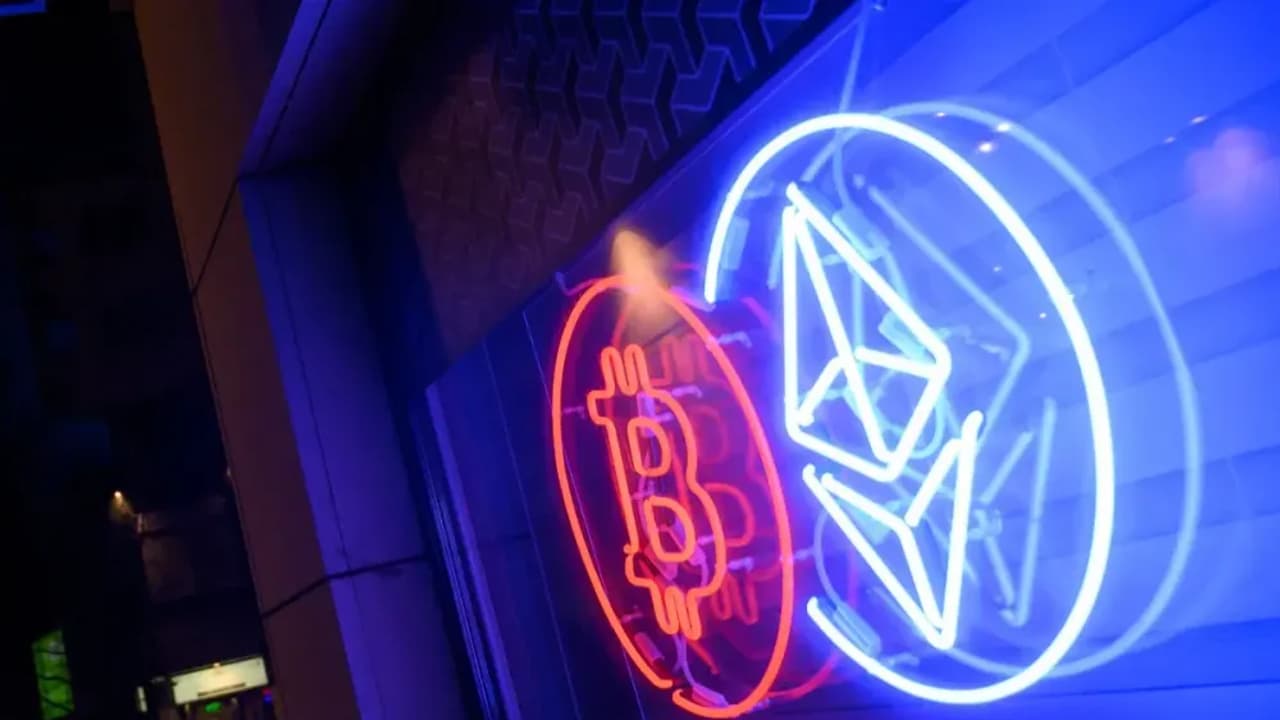 Ether Holds Above $2,000 Despite Ethereum Network’s Transaction Burns Hitting Record Low – Retail Sentiment Divided