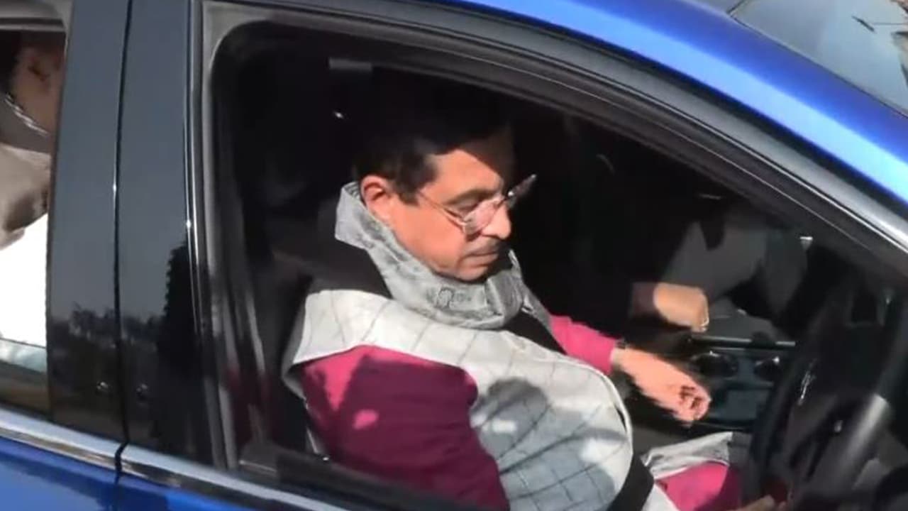 Union Minister Pralhad Joshi drive a Hydrogen powered car (Photo/ANI) Union Minister Pralhad Joshi drive a Hydrogen powered car (Photo/ANI)