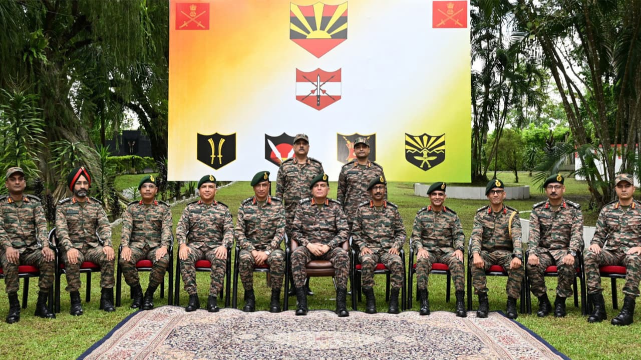 General Dhiraj Seth, Chief of the Army Staff (COAS) with soldiers (Photo/X@adgpi) General Dhiraj Seth, Chief of the Army Staff (COAS) with soldiers (Photo/X@adgpi)