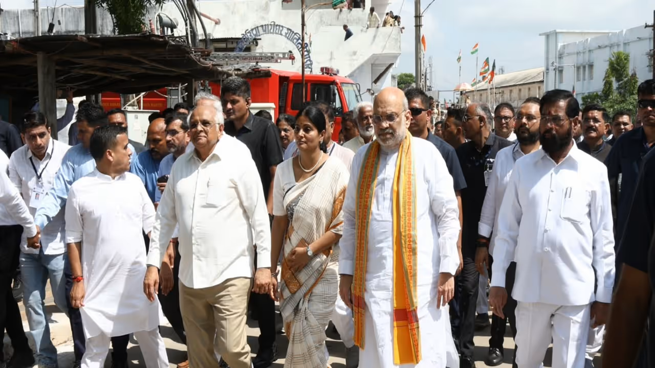 Union Home Minister Amit Shah with Gujarat CM Bhupendra Patel and Maharashtra Deputy CM Eknath Shinde (Photo/Gujarat CMO) Union Home Minister Amit Shah with Gujarat CM Bhupendra Patel and Maharashtra Deputy CM Eknath Shinde (Photo/Gujarat CMO)