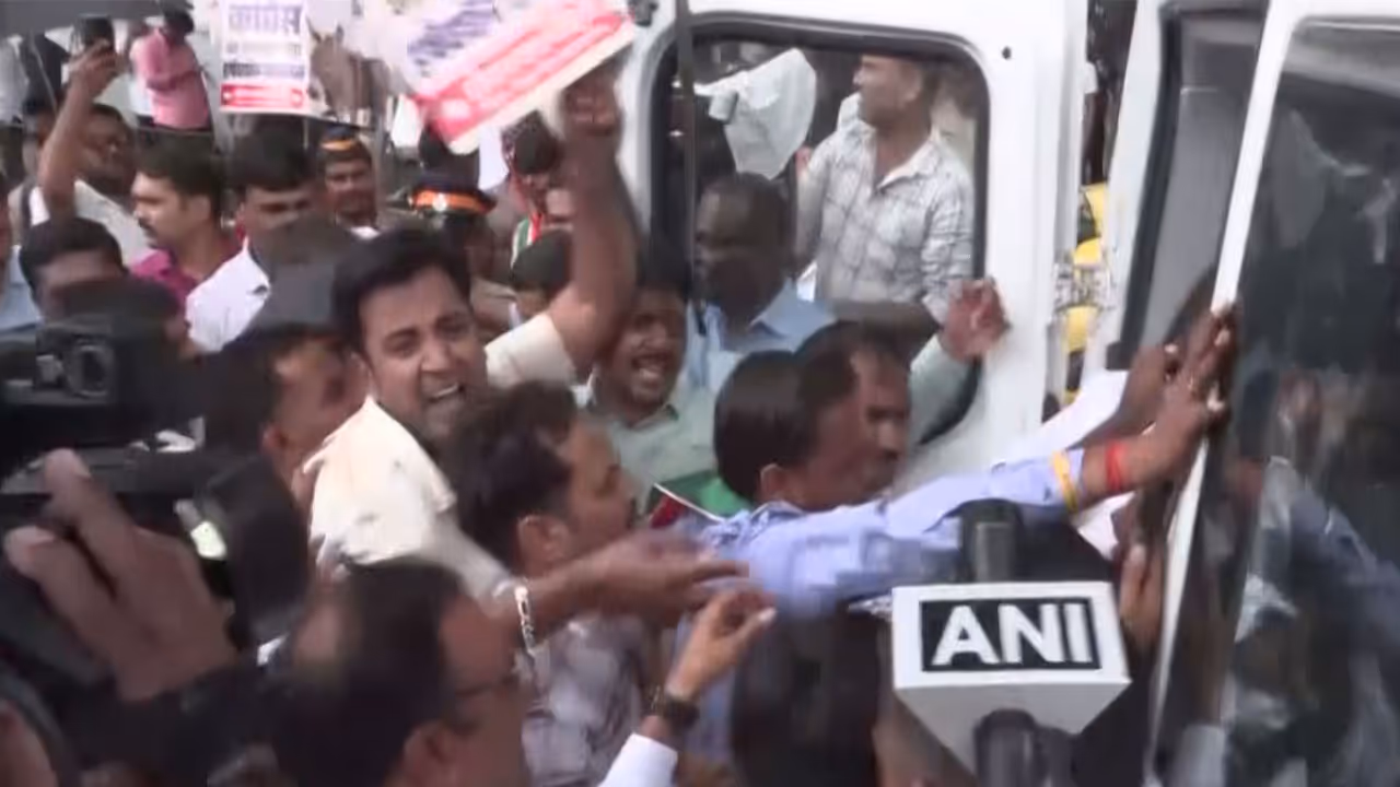 NCP protest against Maharashtra Congress State President Harshvardhan Sapkal near the Congress headquarters, Tilak Bhavan (Photo/ANI) NCP protest against Maharashtra Congress State President Harshvardhan Sapkal near the Congress headquarters, Tilak Bhavan (Photo/ANI)