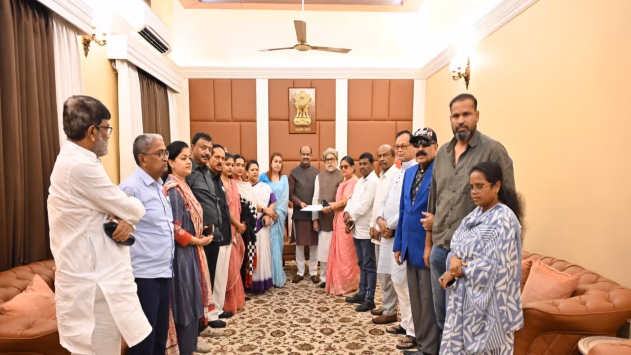 TMC MPs met Lok Sabha Speaker Om Birla at his residence in New Delhi (Photo/ANI) TMC MPs met Lok Sabha Speaker Om Birla at his residence in New Delhi (Photo/ANI)