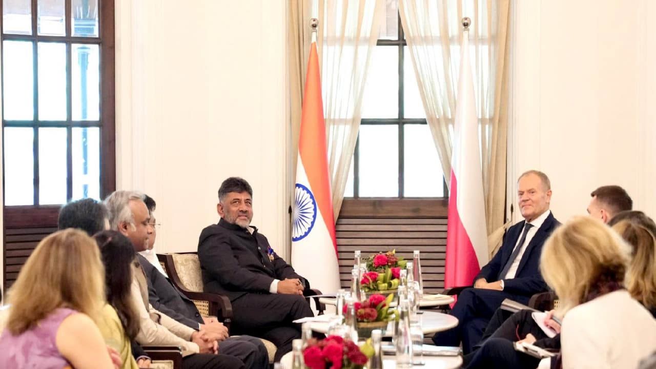 Karnataka CM DK Shivakumar meet Polish PM Donald Tusk in Bengaluru (Photo/ANI) Karnataka CM DK Shivakumar meet Polish PM Donald Tusk in Bengaluru (Photo/ANI)