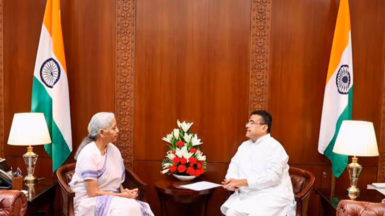 Union Finance Minister Nirmala Sitharaman meets West Bengal Chief Minister Suvendu Adhikari (Photo/PIB) Union Finance Minister Nirmala Sitharaman meets West Bengal Chief Minister Suvendu Adhikari (Photo/PIB)