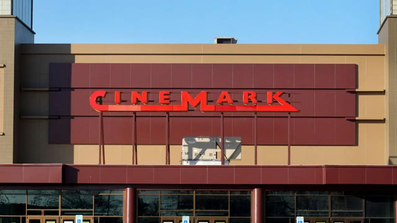 Cinemark Stock Plunges As Q4 EPS Miss Overshadows Record Revenue, Dividend Reinstatement: Retail Shrugs It Off Cinemark Stock Plunges As Q4 EPS Miss Overshadows Record Revenue, Dividend Reinstatement: Retail Shrugs It Off