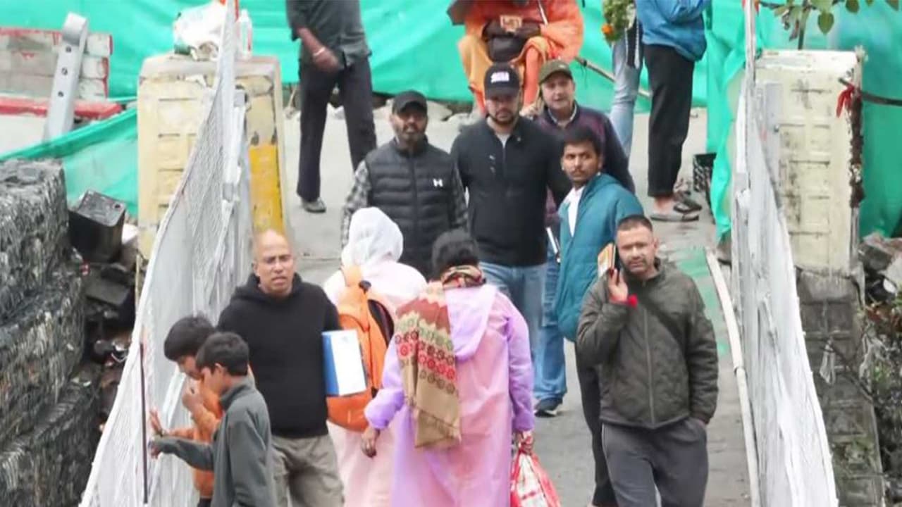 SIT team arrives at the Badrinath temple to probe the alleged donation embezzlement case (Photo/ANI) SIT team arrives at the Badrinath temple to probe the alleged donation embezzlement case (Photo/ANI)