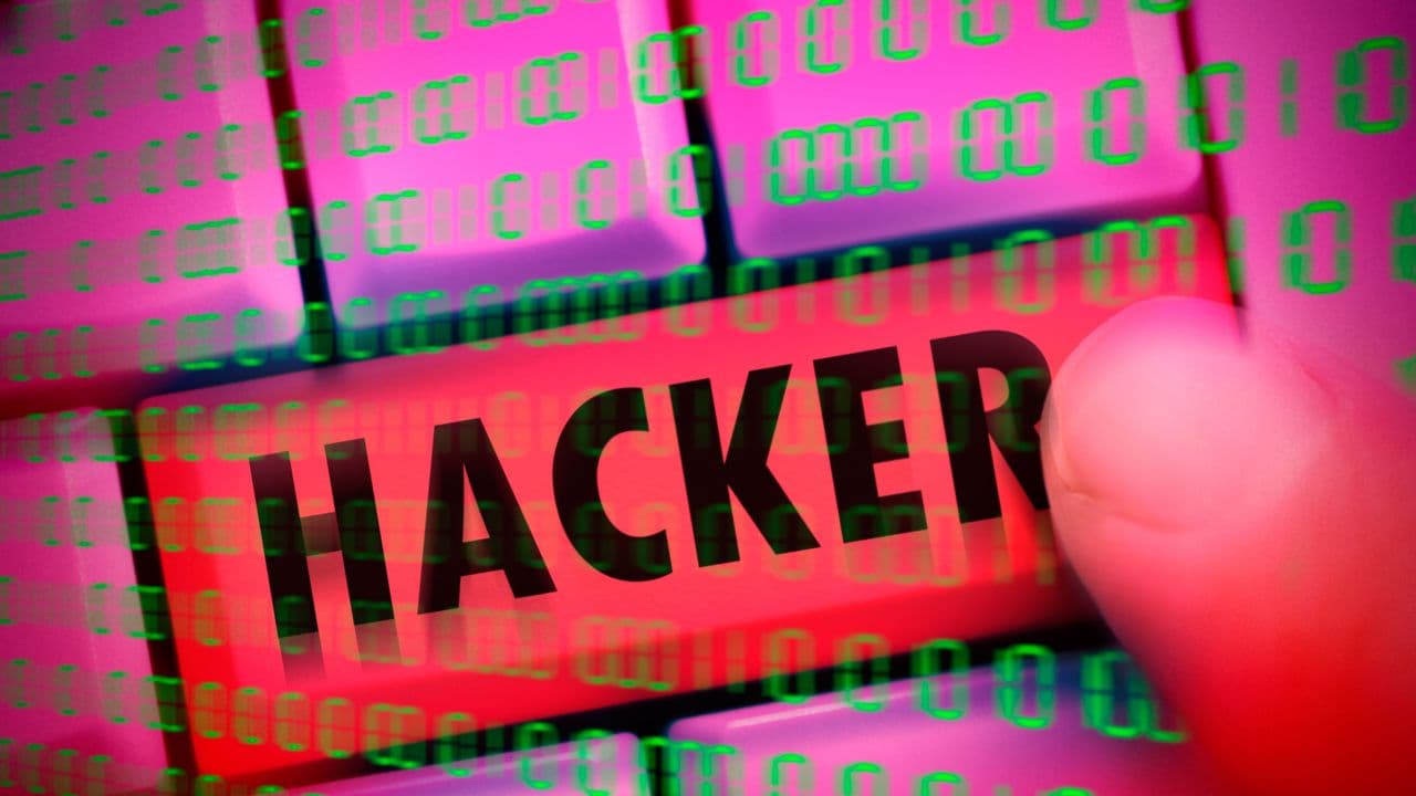 https://stocktwits.com/news articles/markets/cryptocurrency/coldcard bitcoin hack may not be over yet willy woo sees slim recovery odds as analysts warn of fourth attack/cZoTEB7RJdT https://stocktwits.com/news articles/markets/cryptocurrency/coldcard bitcoin hack may not be over yet willy woo sees slim recovery odds as analysts warn of fourth attack/cZoTEB7RJdT
