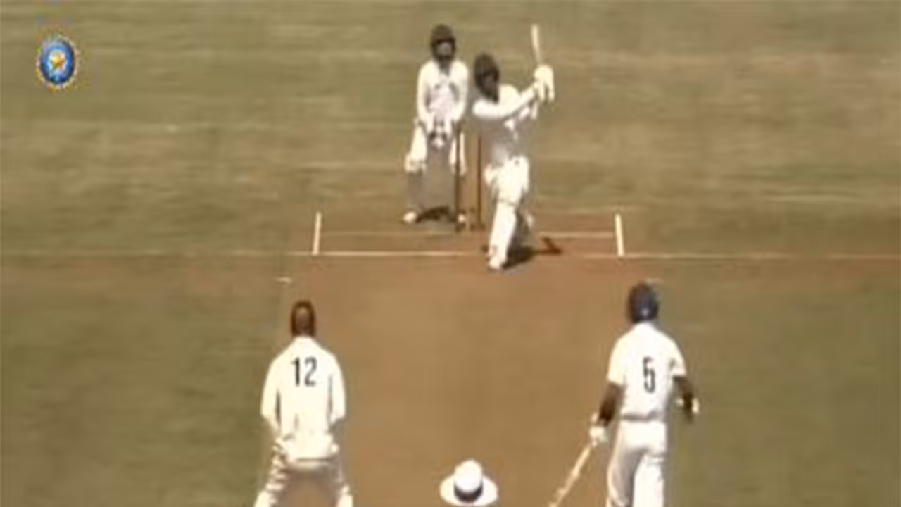 Akash Kumar Chaudhary in action. (Photo: @BCCI Domestic X) Akash Kumar Chaudhary in action. (Photo: @BCCI Domestic X)