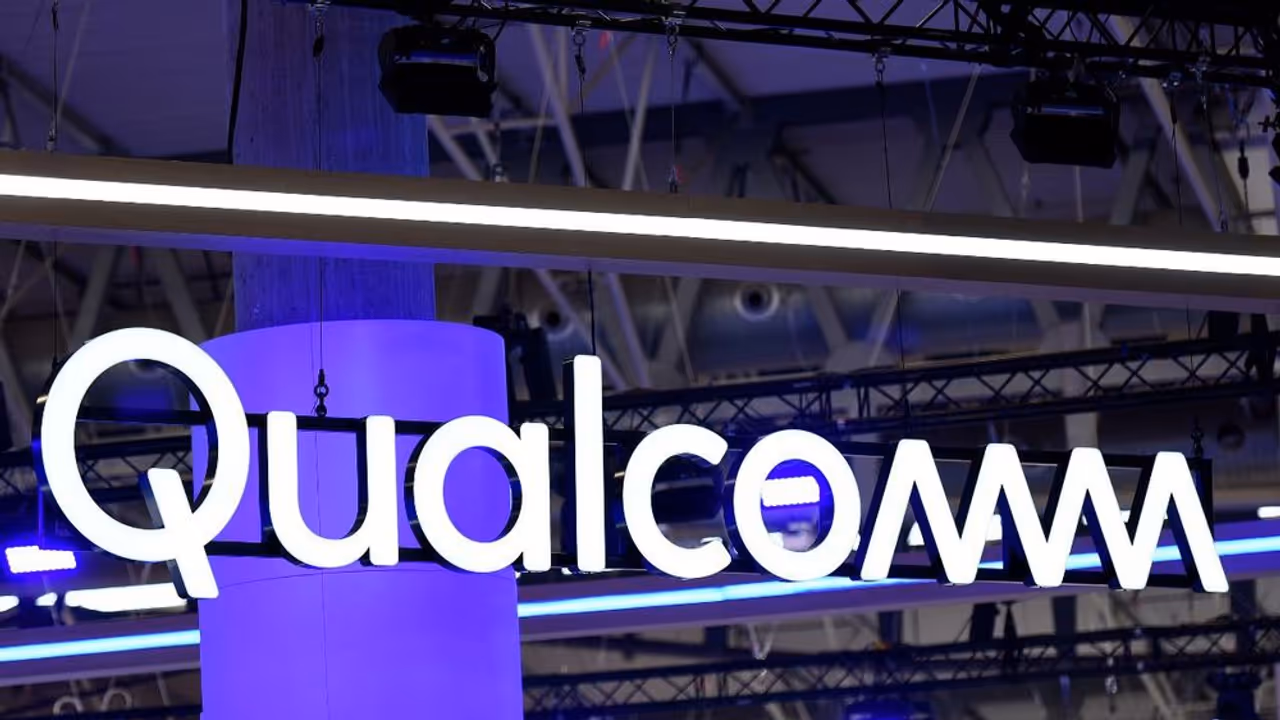 Qualcomm Reportedly Takes Antitrust Battle Against Arm To Regulators in US, Europe, Korea – Stocks Dip, Retail Traders Skeptical Qualcomm Reportedly Takes Antitrust Battle Against Arm To Regulators in US, Europe, Korea – Stocks Dip, Retail Traders Skeptical