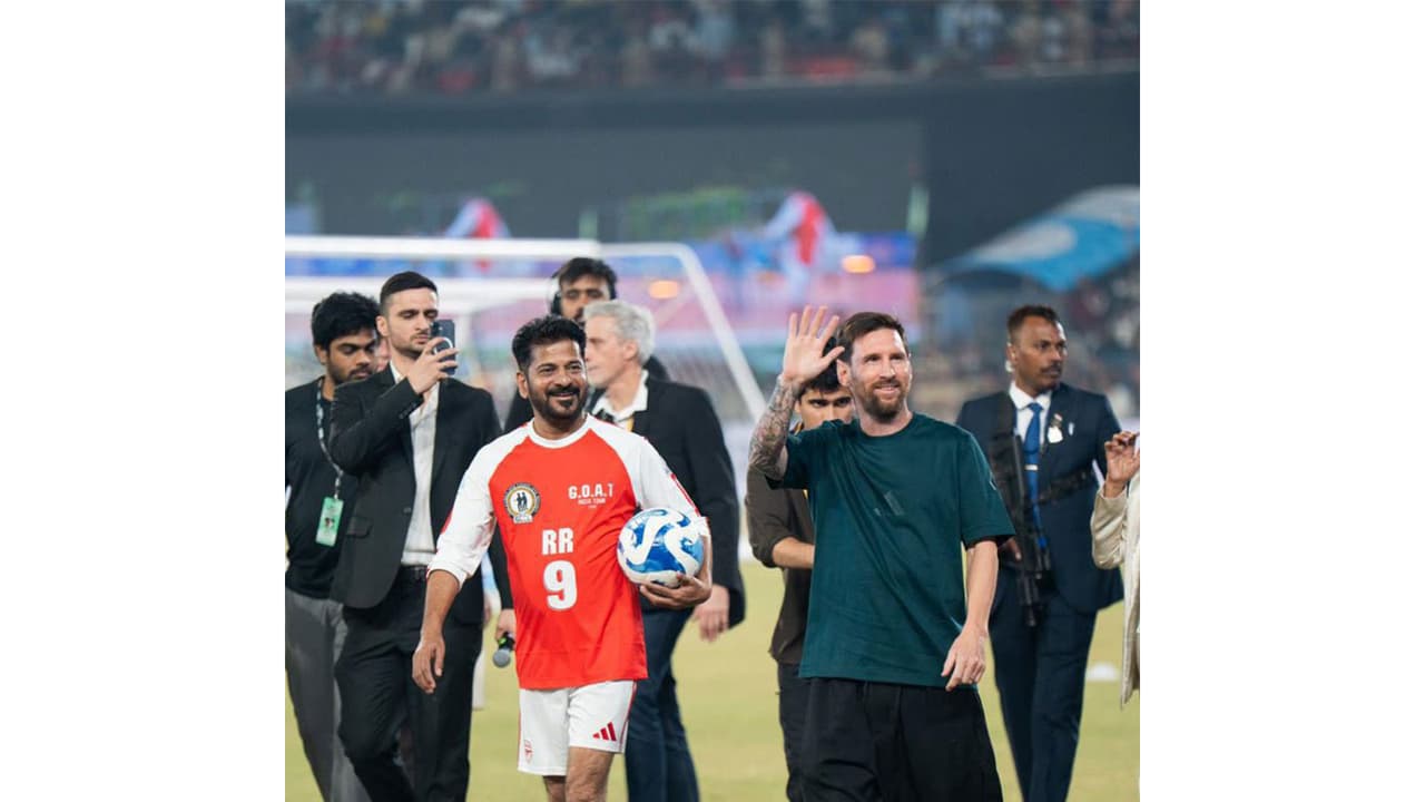 Telangana CM Revanth Reddy with Argentina skipper Lionel Messi. (Photo: X/ @revanth_anumula) Telangana CM Revanth Reddy with Argentina skipper Lionel Messi. (Photo: X/ @revanth_anumula)