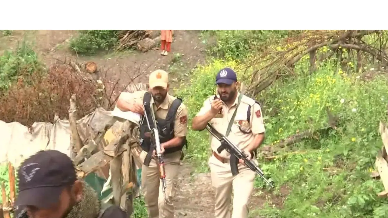 Security check at Pahalgam and Anantnag (Photo/ANI) Security check at Pahalgam and Anantnag (Photo/ANI)