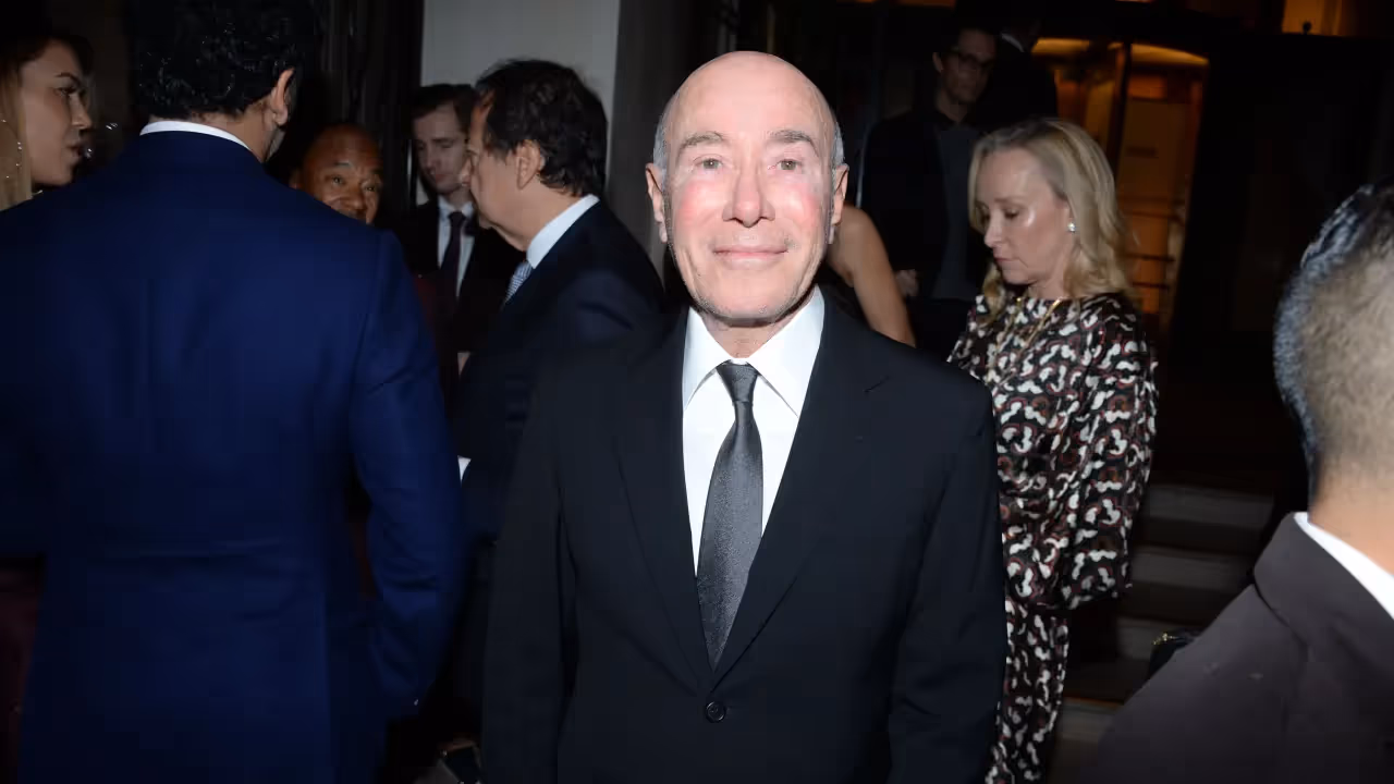 https://stocktwits.com/news articles/markets/equity/spielbergs pal david geffen could score jaw dropping 200 windfall if warner bros stock fetches 25 apiece report/cL52BJVREXf https://stocktwits.com/news articles/markets/equity/spielbergs pal david geffen could score jaw dropping 200 windfall if warner bros stock fetches 25 apiece report/cL52BJVREXf