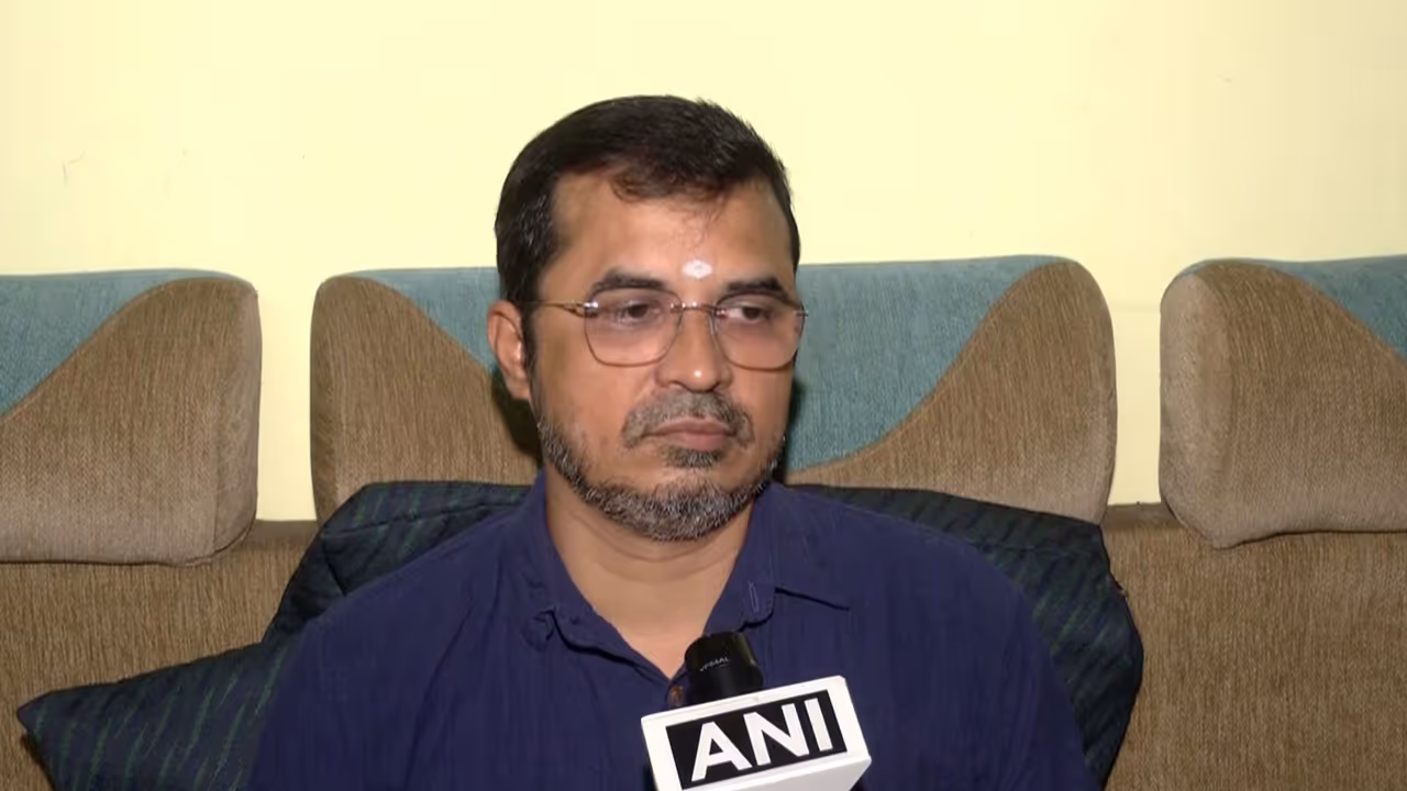 AIADMK National Spokesperson Kovai Sathyan (Photo/ANI) AIADMK National Spokesperson Kovai Sathyan (Photo/ANI)