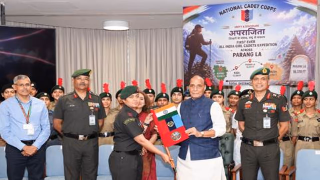 Defence Minister Rajnath Singh flagged off the All India Girls High Altitude Long Trek (Photo/PIB) Defence Minister Rajnath Singh flagged off the All India Girls High Altitude Long Trek (Photo/PIB)