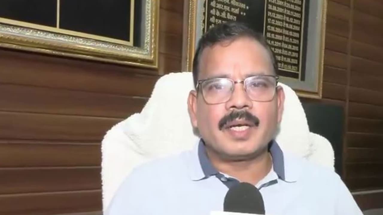 Indira Gandhi Krishi Vishwavidyalaya Registrar Kapil Dev Deepak (Photo/ANI) Indira Gandhi Krishi Vishwavidyalaya Registrar Kapil Dev Deepak (Photo/ANI)