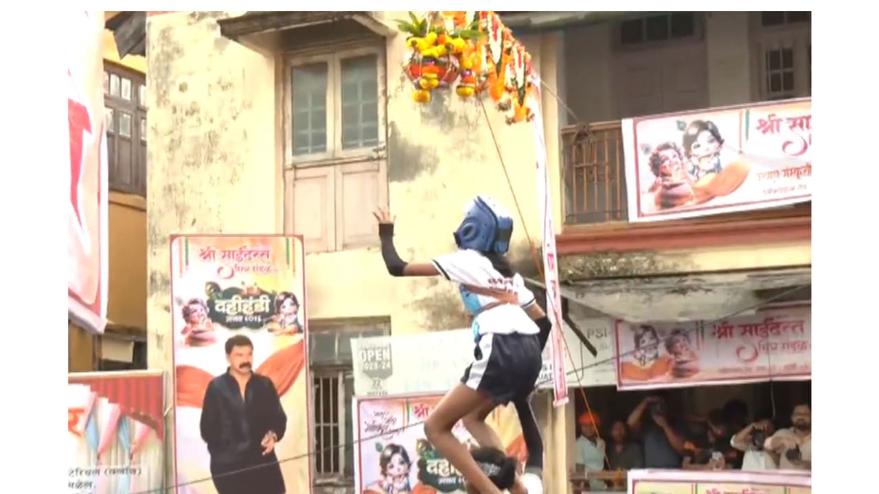Mumbai’s women govindas participate in Dahi Handi 2026 (Photo/ANI) Mumbai’s women govindas participate in Dahi Handi 2026 (Photo/ANI)