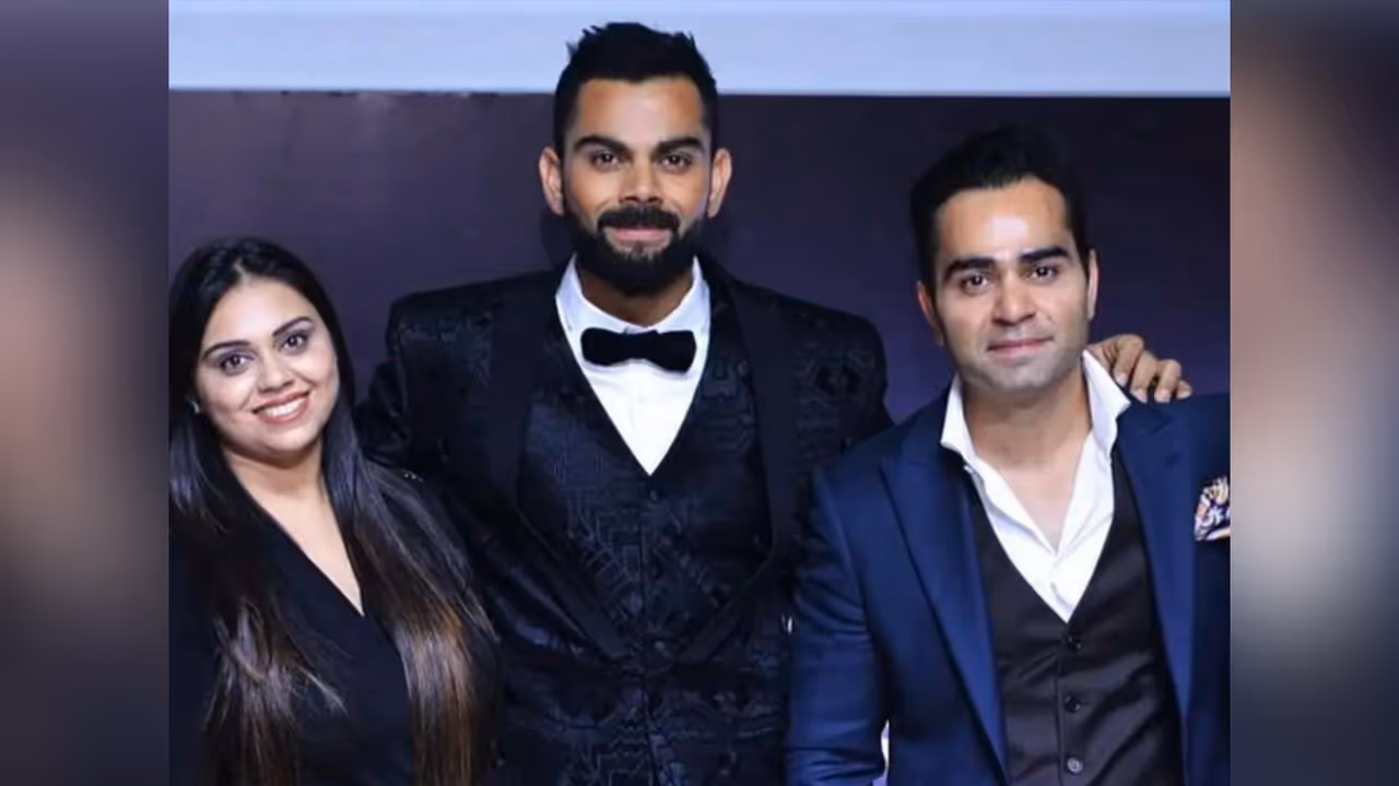 Virat with his sister and brother (Image source: Instagram account of Virat's sister)