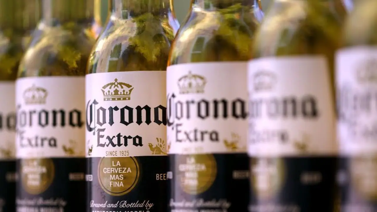 Warren Buffett’s Berkshire Buys Into Constellation Brands And Domino’s — But Retail Sentiment Divided