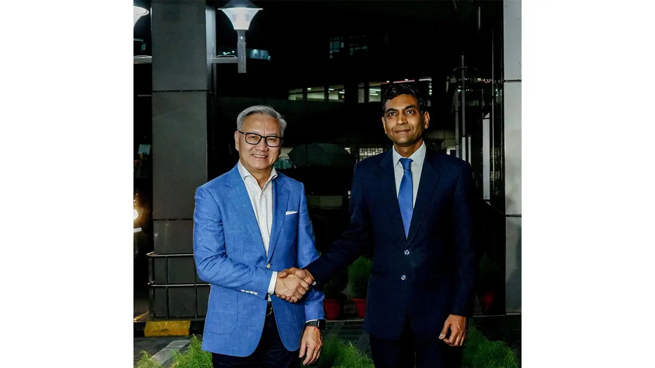 Lao Deputy Prime Minister and Foreign Minister Thongsavan Phomvihane arrives in India on an official visit. (Photo: X/@MEAIndia) Lao Deputy Prime Minister and Foreign Minister Thongsavan Phomvihane arrives in India on an official visit. (Photo: X/@MEAIndia)