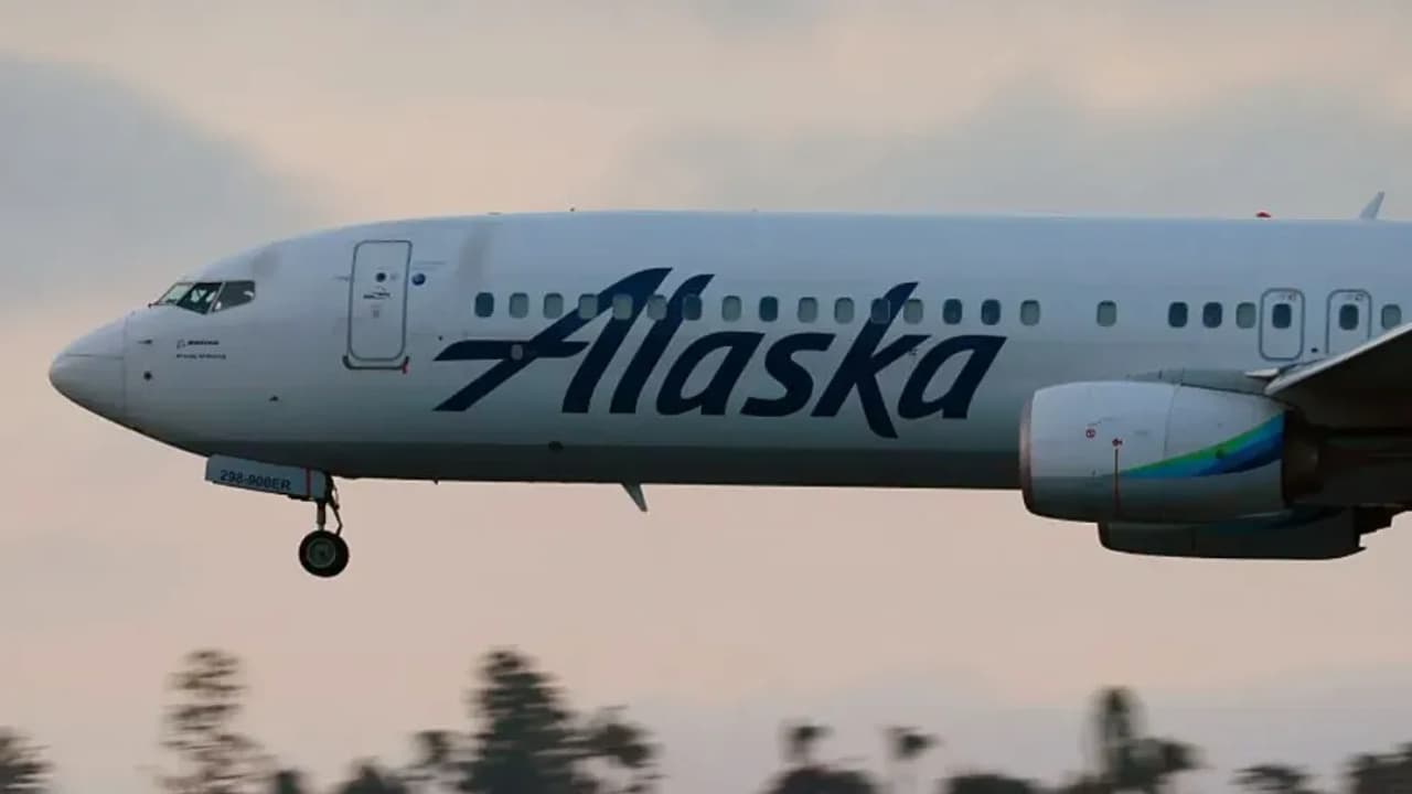 https://stocktwits.com/news articles/markets/equity/alaska air stock falls after weak q2 forecast retail gets bullish on potentially discounted valuation/chQntWSRbgq https://stocktwits.com/news articles/markets/equity/alaska air stock falls after weak q2 forecast retail gets bullish on potentially discounted valuation/chQntWSRbgq