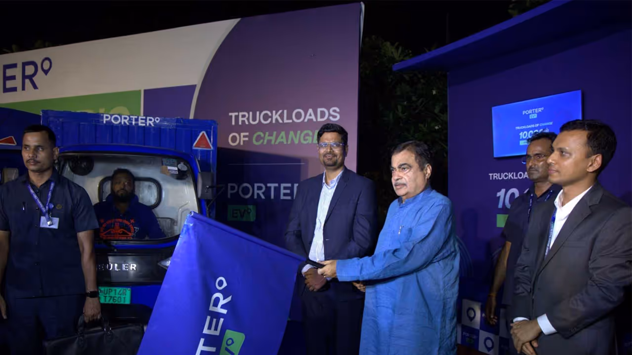 Union Minister Shri Nitin Gadkari flags off Porter's 10,000th Electric Truck in Delhi (Photo/Porter) Union Minister Shri Nitin Gadkari flags off Porter's 10,000th Electric Truck in Delhi (Photo/Porter)
